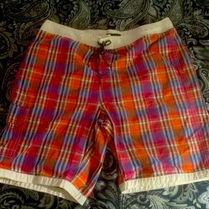 Tommy Hilfiger swim Trunks Size 2XL with pockets and draw string.